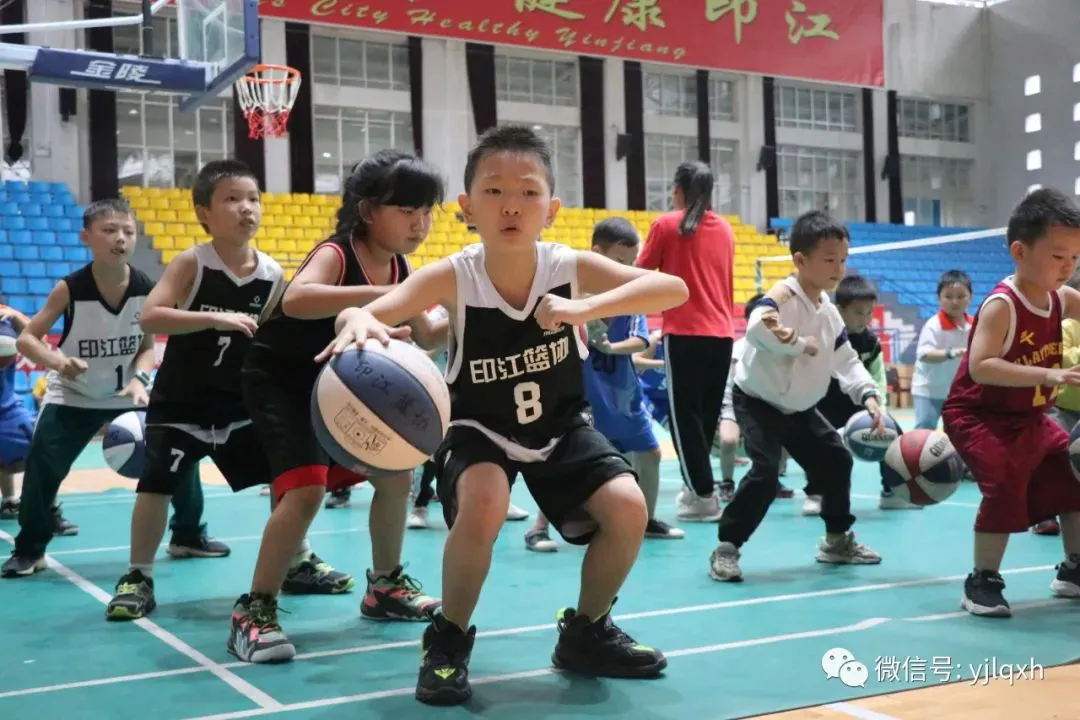 篮球防守训练中如何提高体能和耐力_1