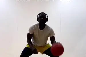 怎么练篮球的变向速度